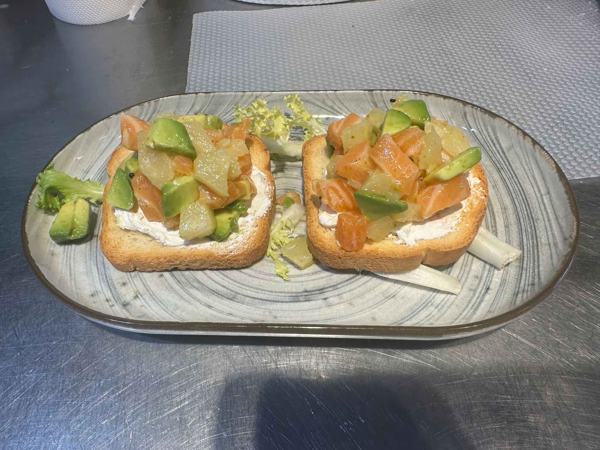 35. TACOS SALMON